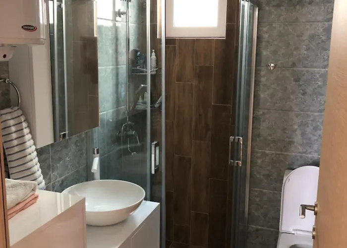 Apartment View Duplex - Stylish 2br With Parking *