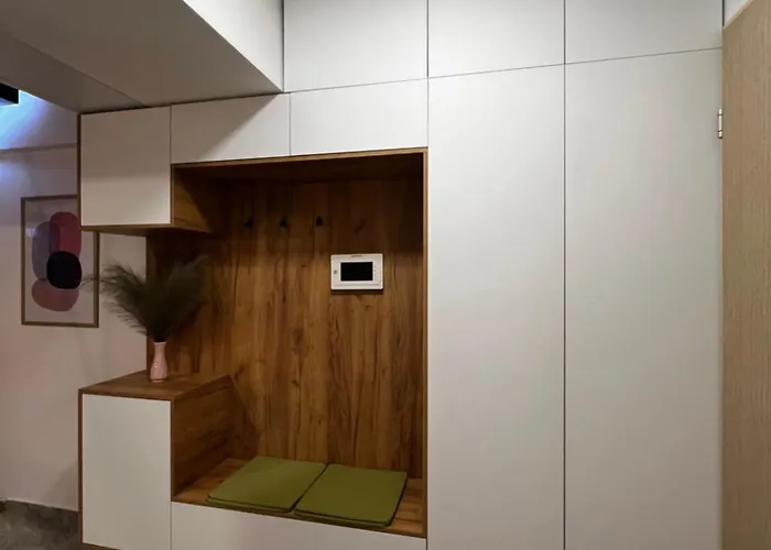 View Duplex - Stylish 2br With Parking *