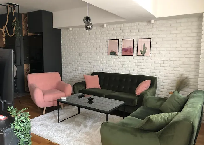 View Duplex - Stylish 2br With Parking *