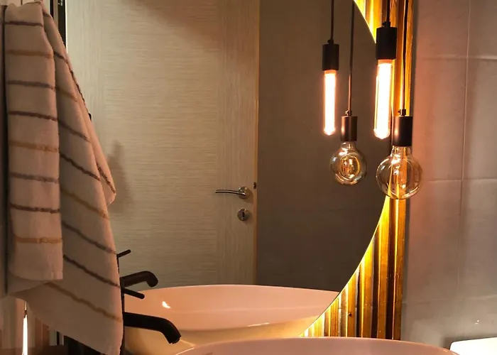 Apartment View Duplex - Stylish 2br With Parking